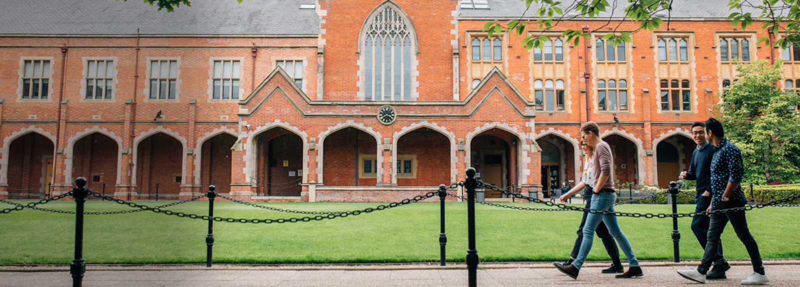 Students walking through the quad at Queen's University